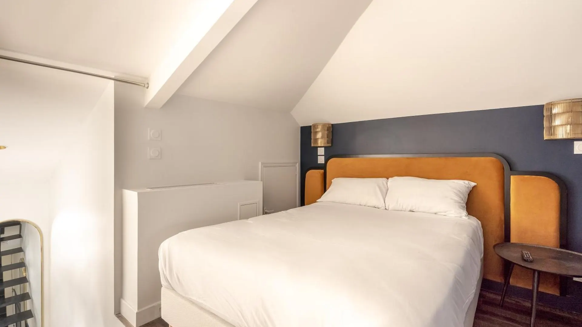District Nation Hotel 2*