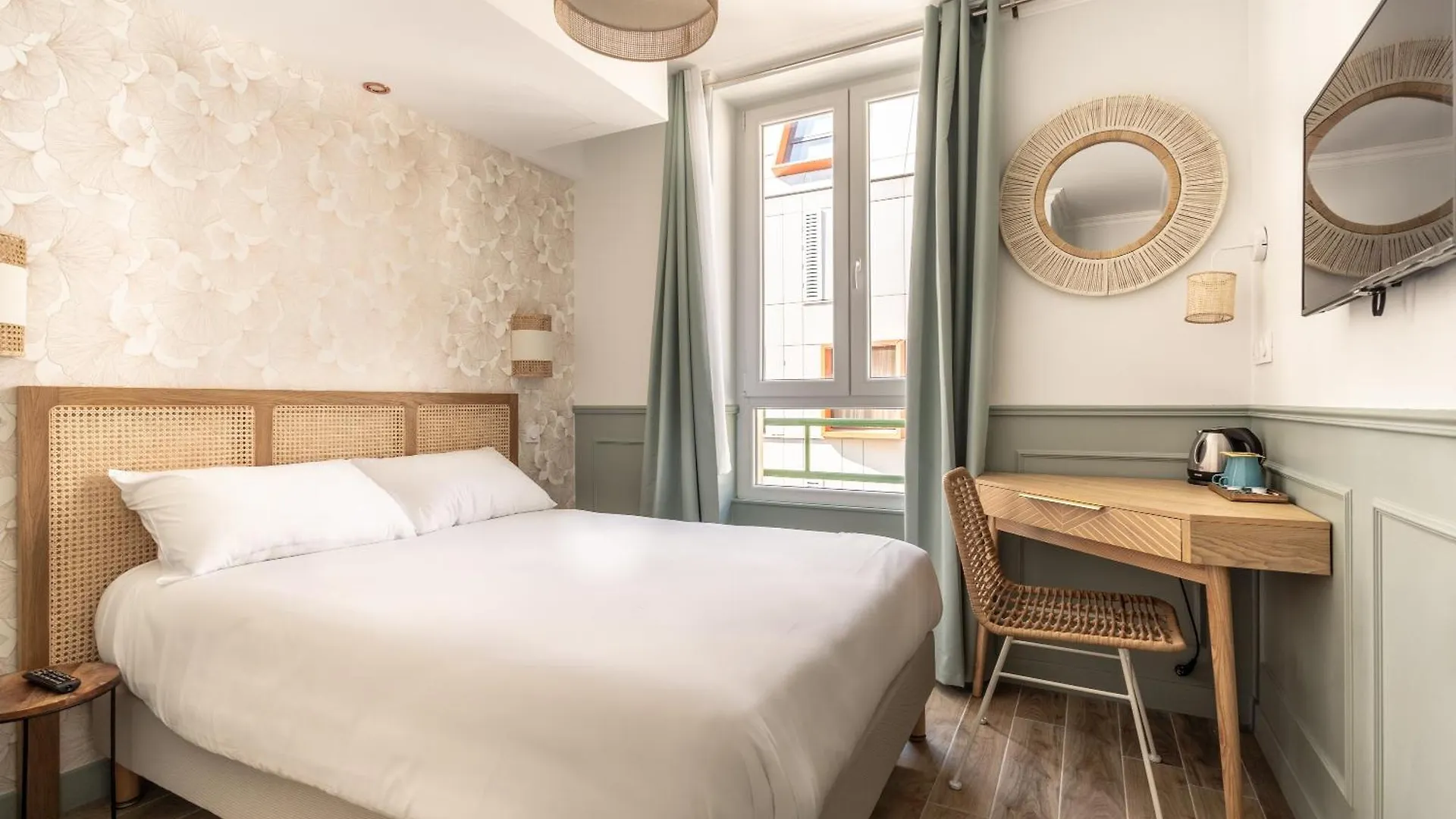 District Nation Hotel 2*